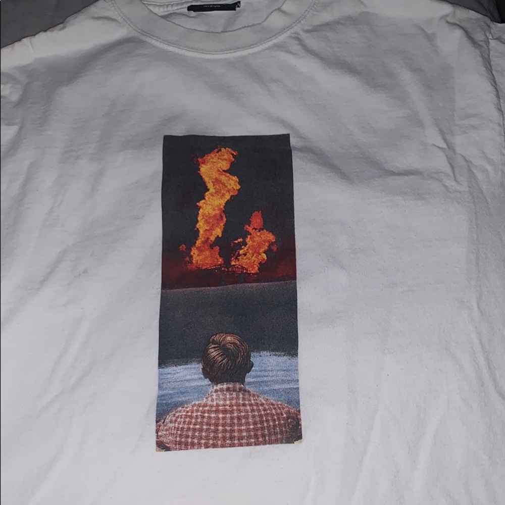 Eyes with out a face view shirt